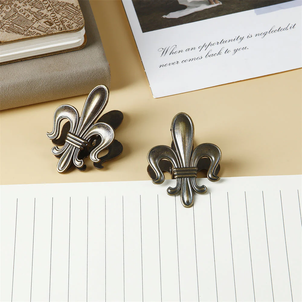 CoraCreaCrafts Fleur de Lis Mini Clip - Bronze - Image 3