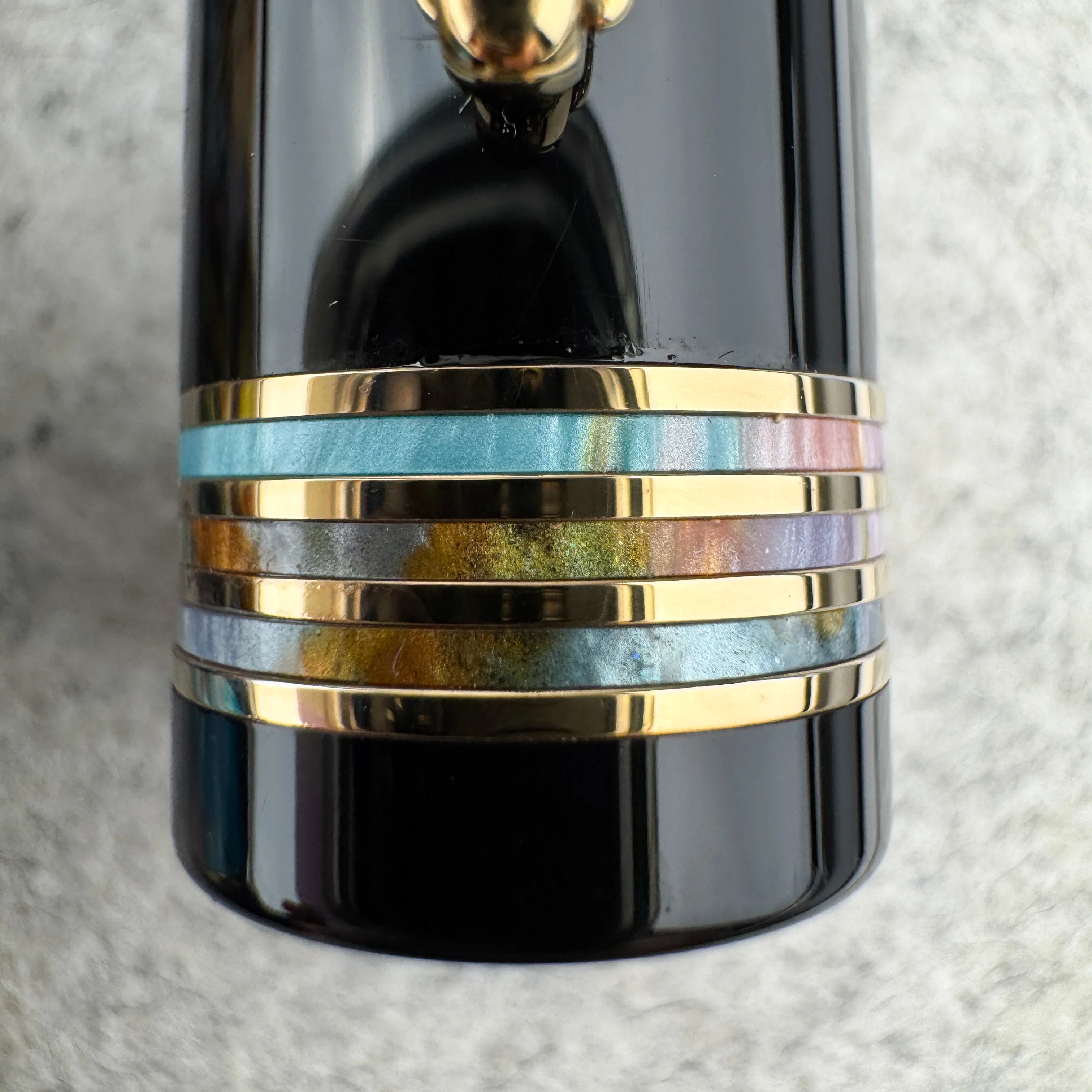 Delta DV Original Mid-Size Fountain Pen - Primary Manipulation 4.5 w/ Gold Trim (Limited Edition) - Image 3