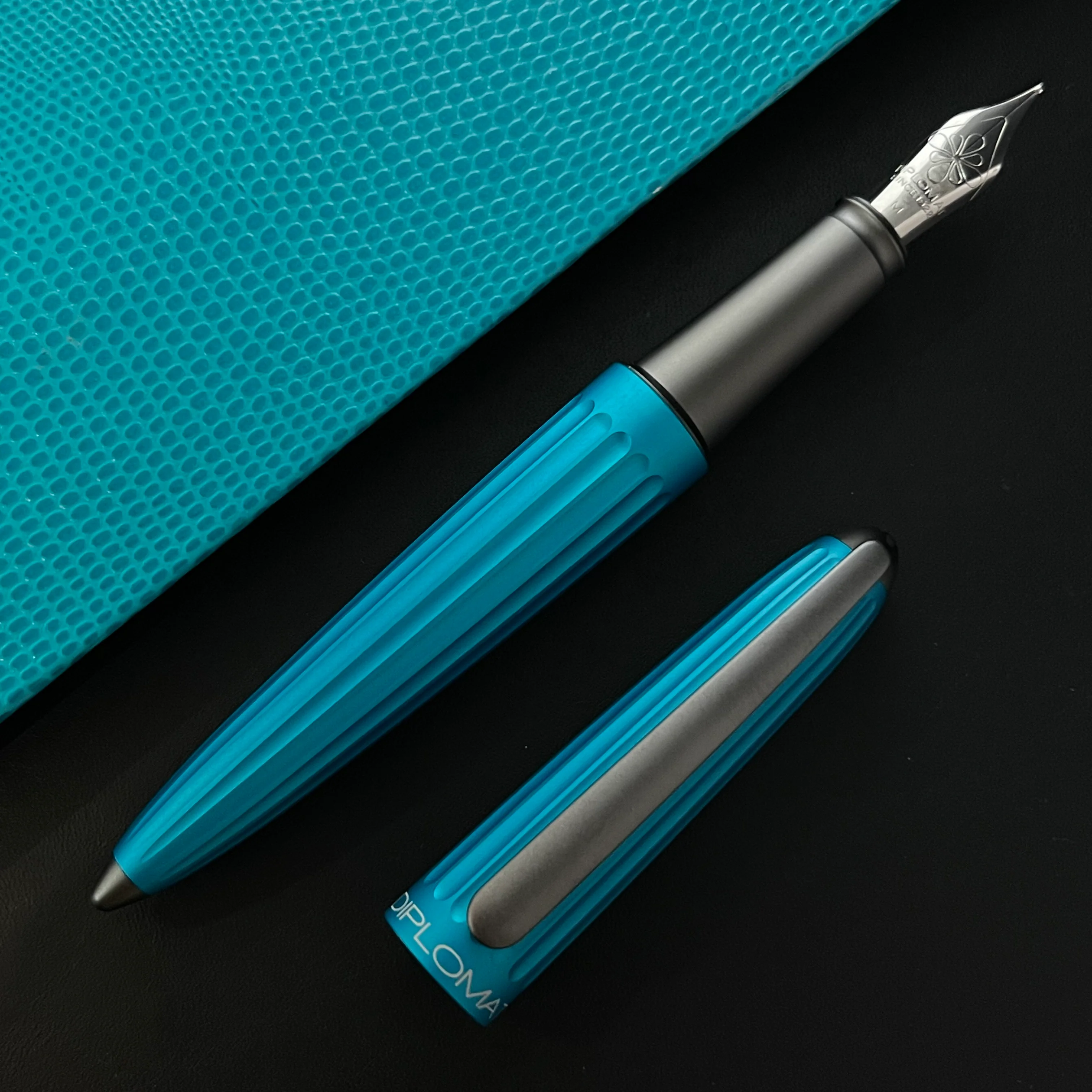 Diplomat Aero Fountain Pen - Turquoise - Image 3
