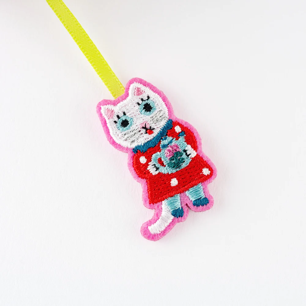 Hobonichi Emroidered Bookmark - Yumi Kitagishi: White Cat - Image 2