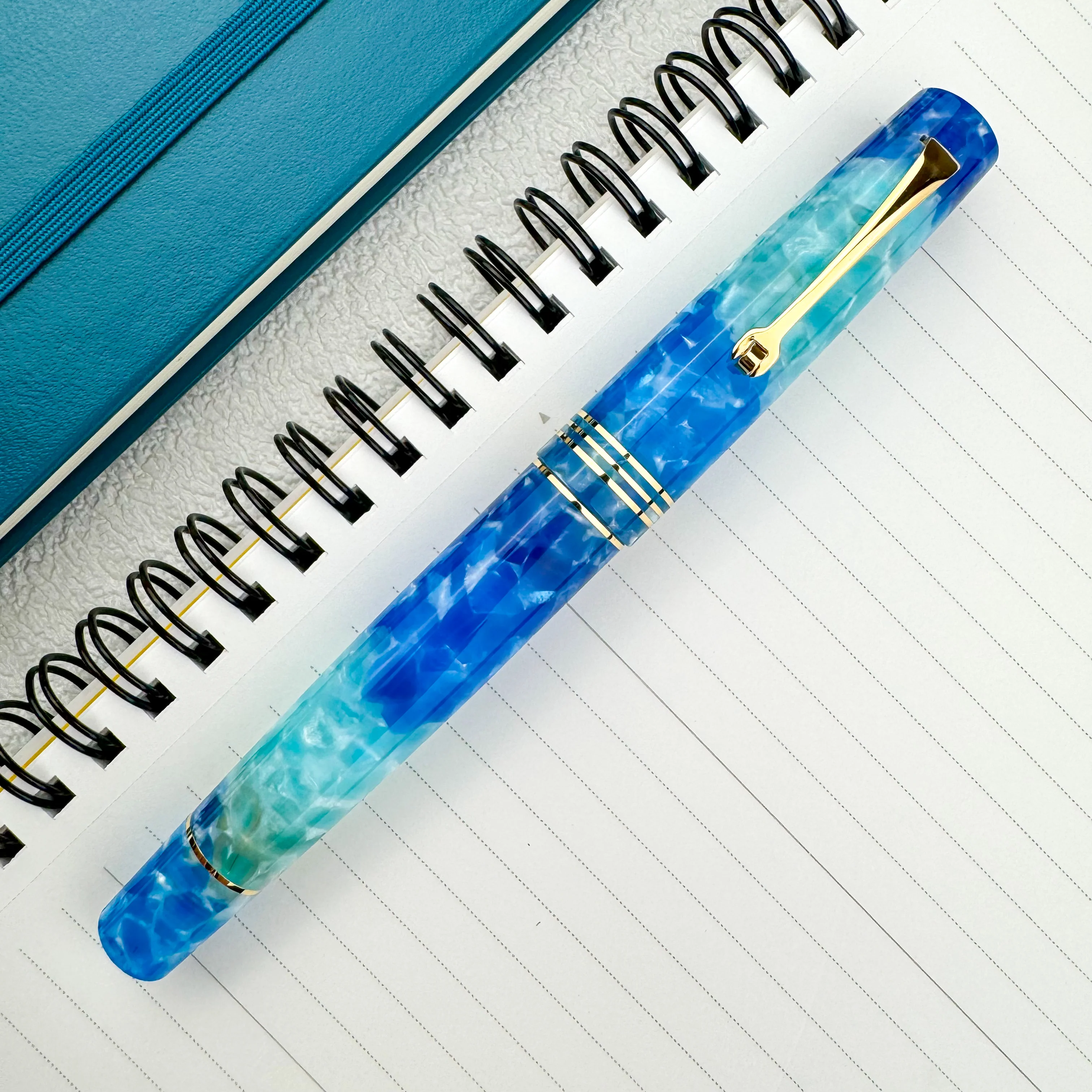 Leonardo Momento Zero Fountain Pen - Aloha w/ Gold Trim - Image 2
