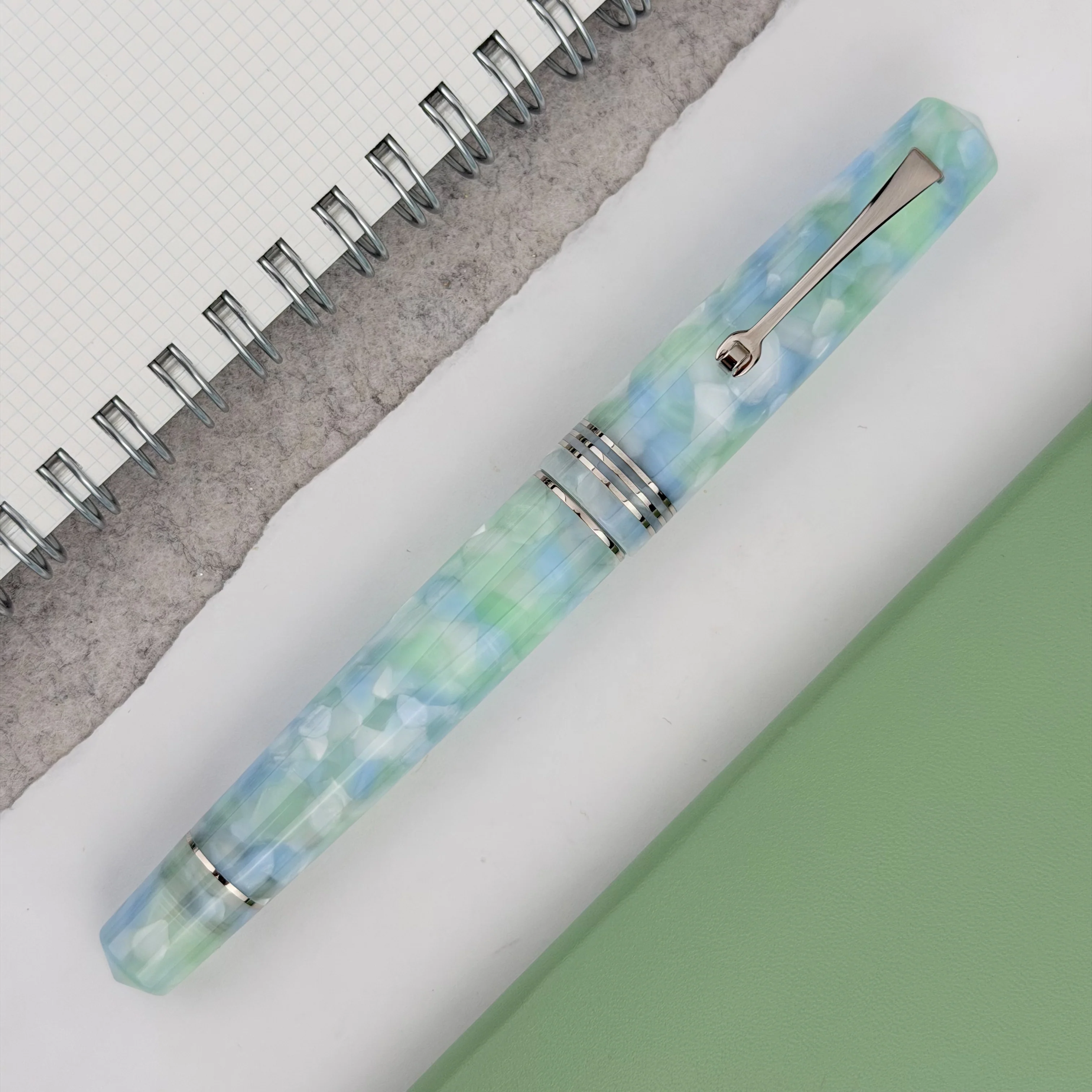 Leonardo Momento Zero Fountain Pen - Artica with Silver Trim (Limited Edition) - Image 2