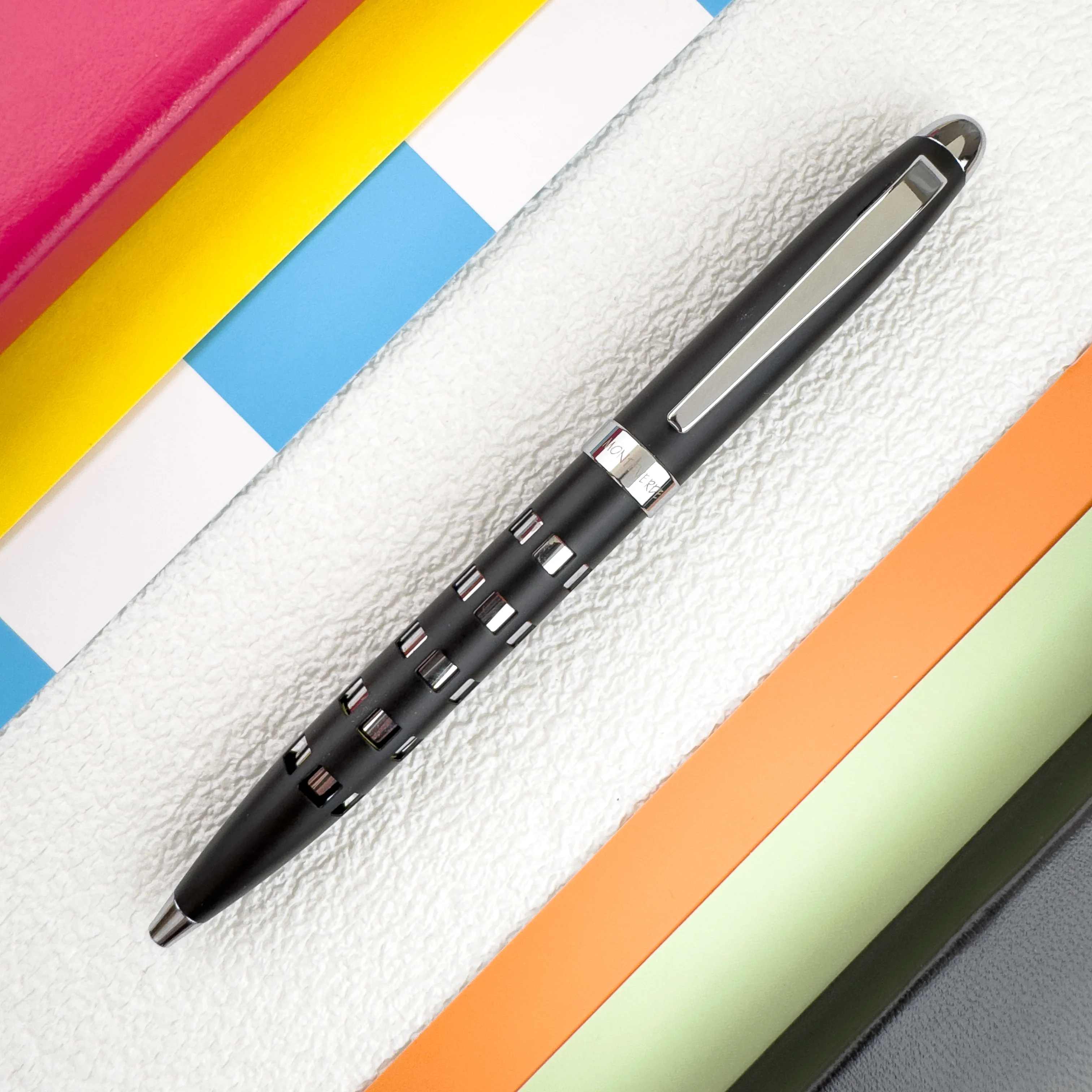 Monteverde llusia Gel Pen - Square Shapes Black Matte with Chrome Trim - Image 2