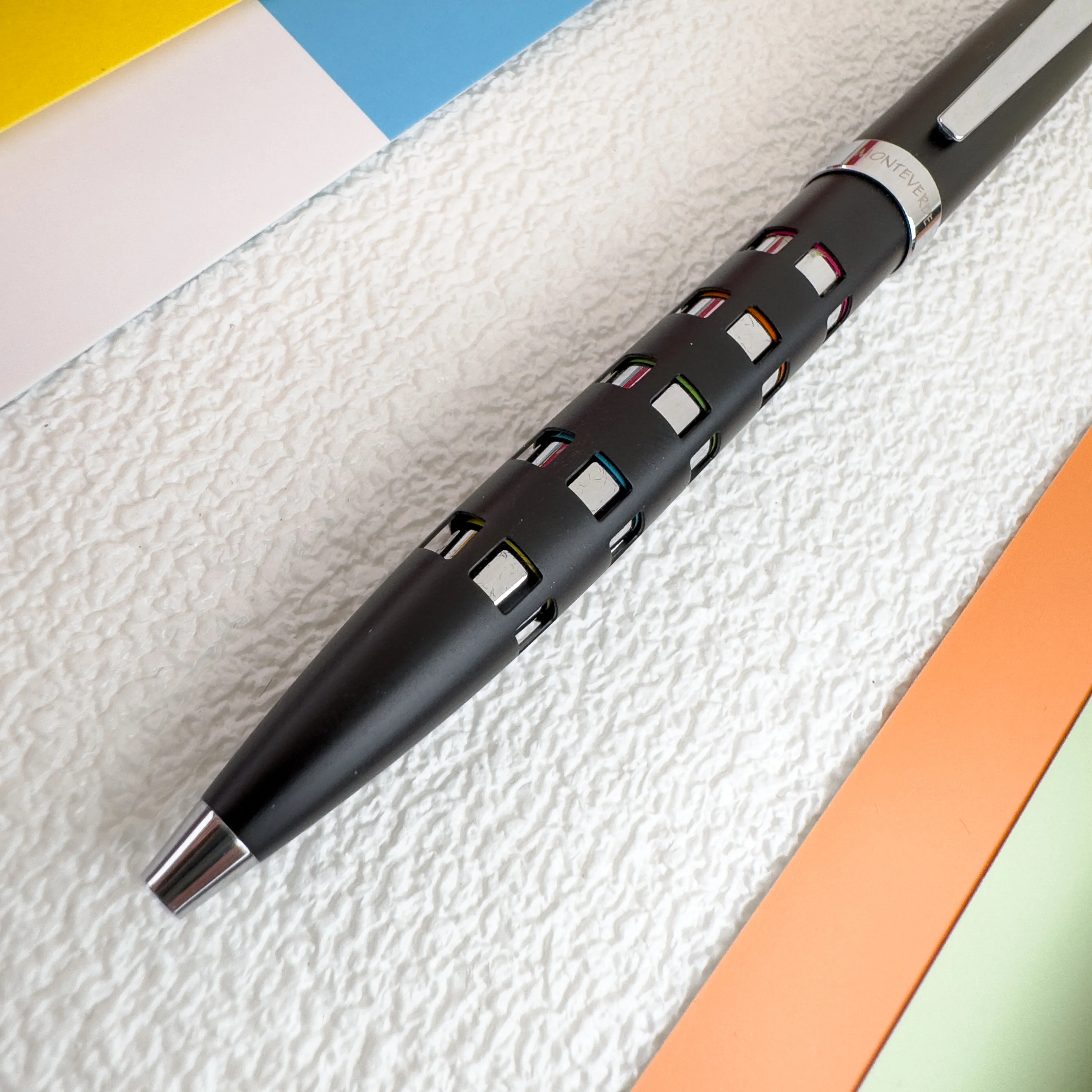 Monteverde llusia Gel Pen - Square Shapes Black Matte with Chrome Trim - Image 3