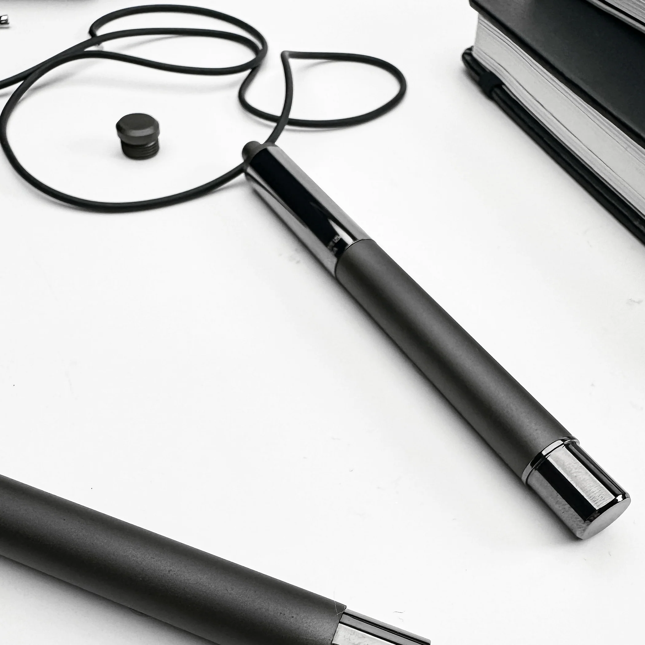 Monteverde Ritma Convertible Pocket-Neck Fountain Pen - Black - Image 3