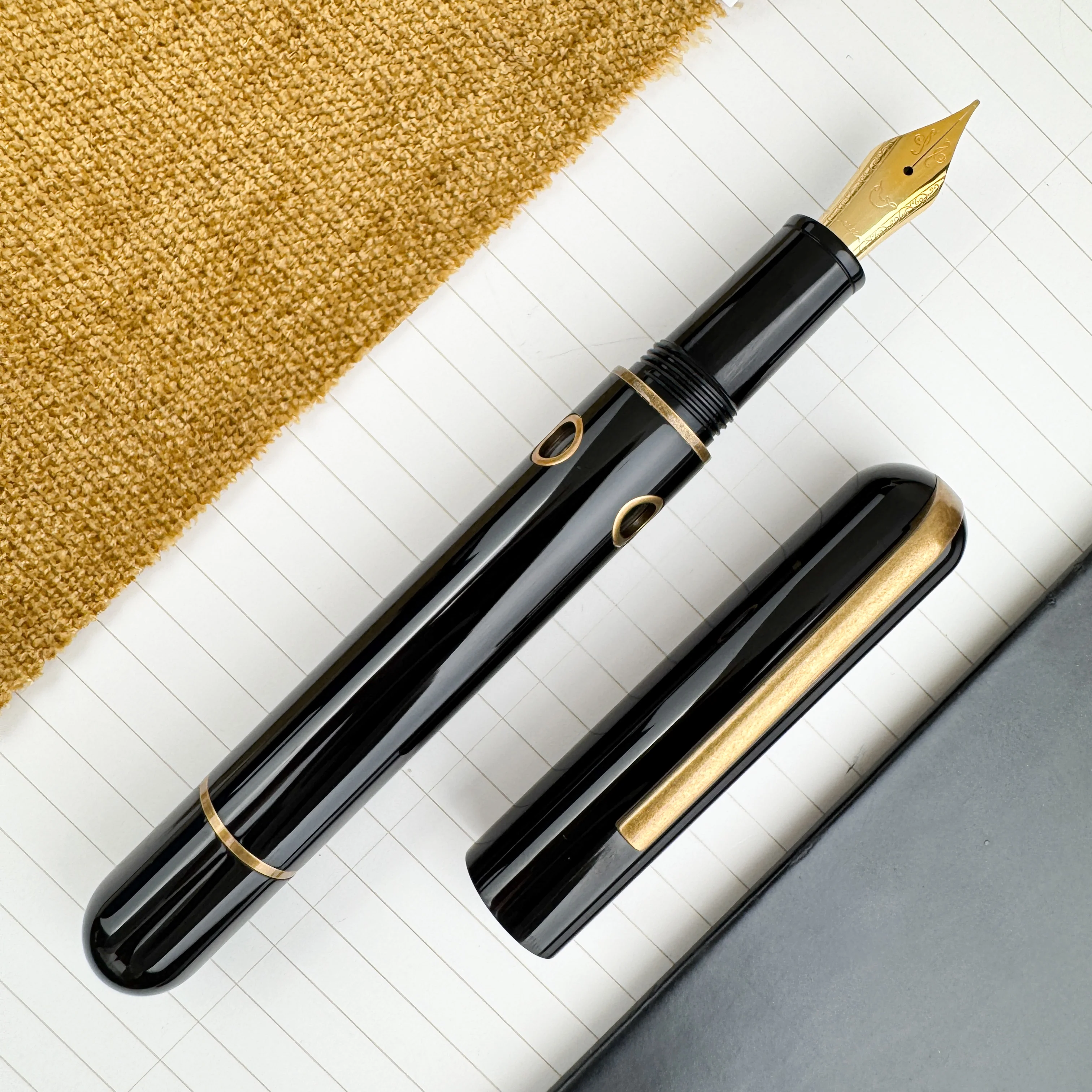 Nahvalur (Narwhal) Nautilus Fountain Pen - Bronze Corydoras