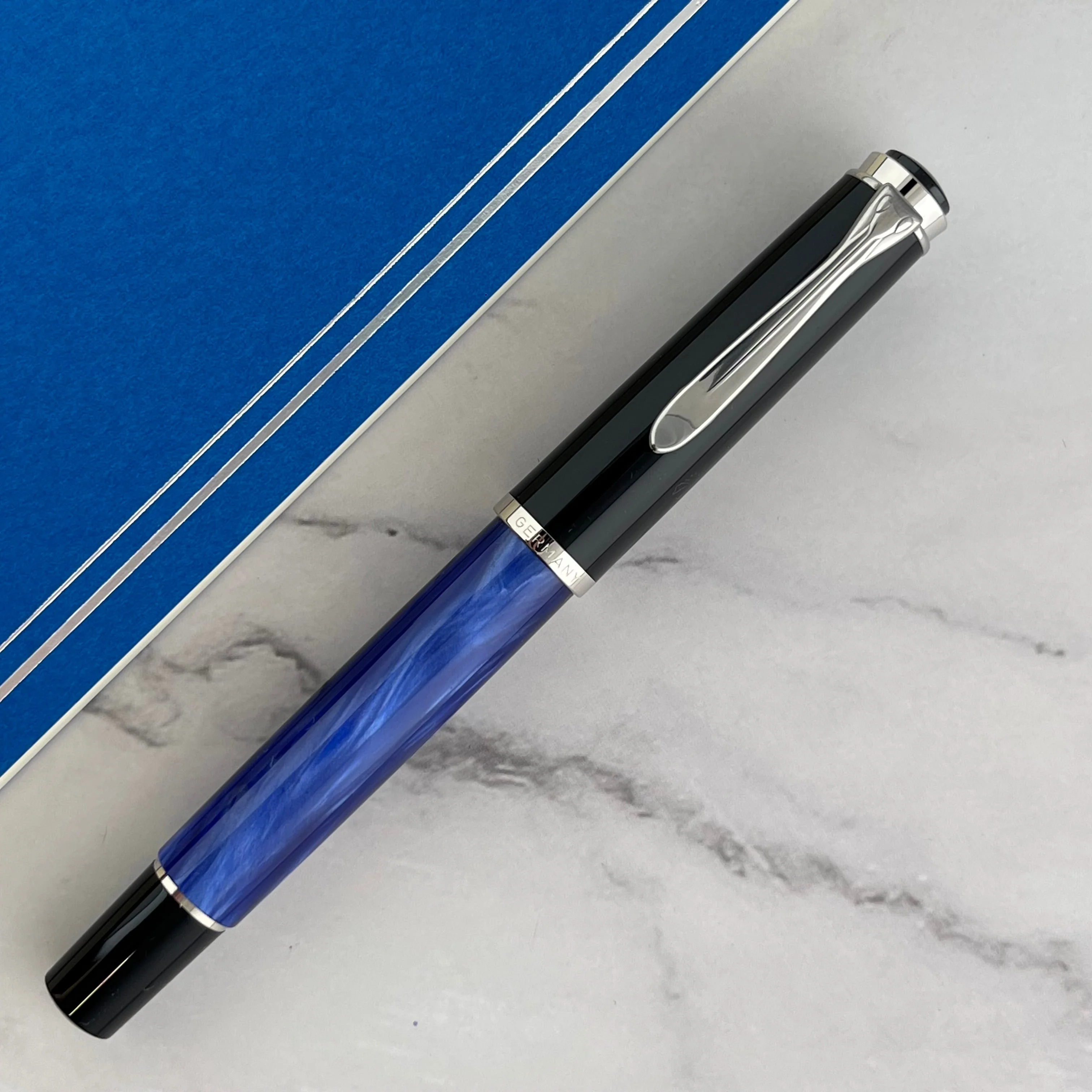 Pelikan Classic M205 Fountain Pen - Blue Marble - Image 2