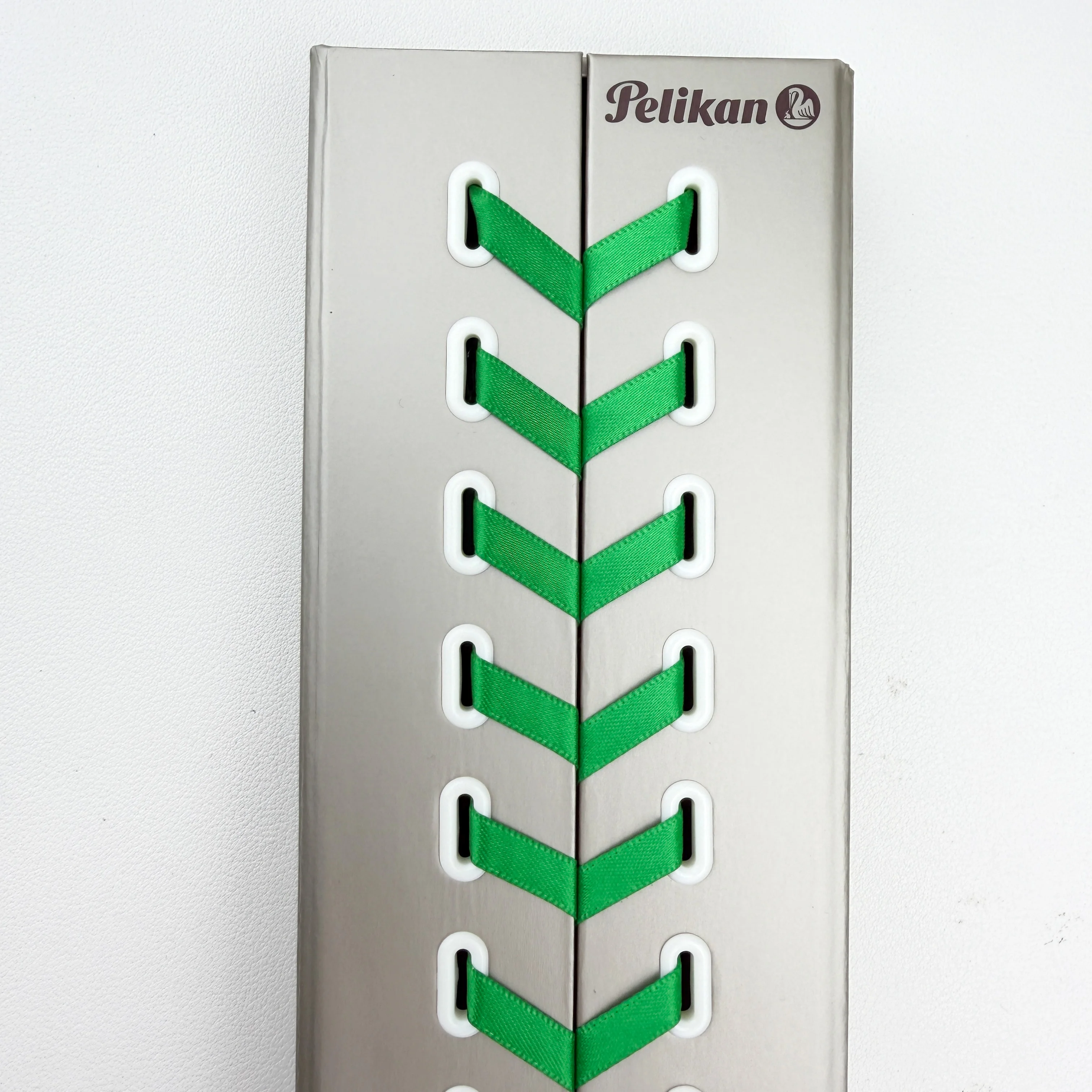 Pelikan Souveran K605 Ballpoint Pen - Green / White - Image 3