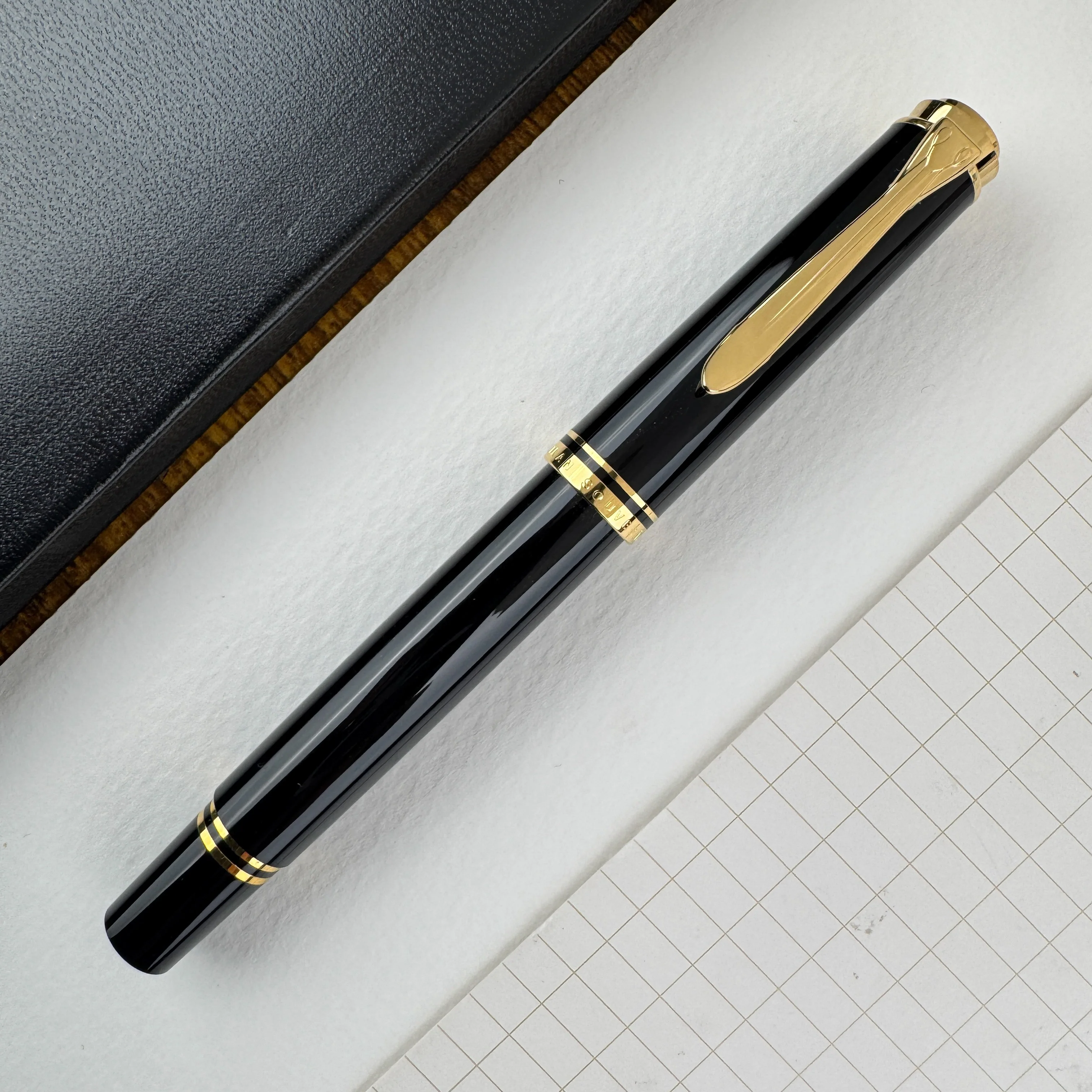 Pelikan Souveran M400 Fountain Pen - Black - Image 2