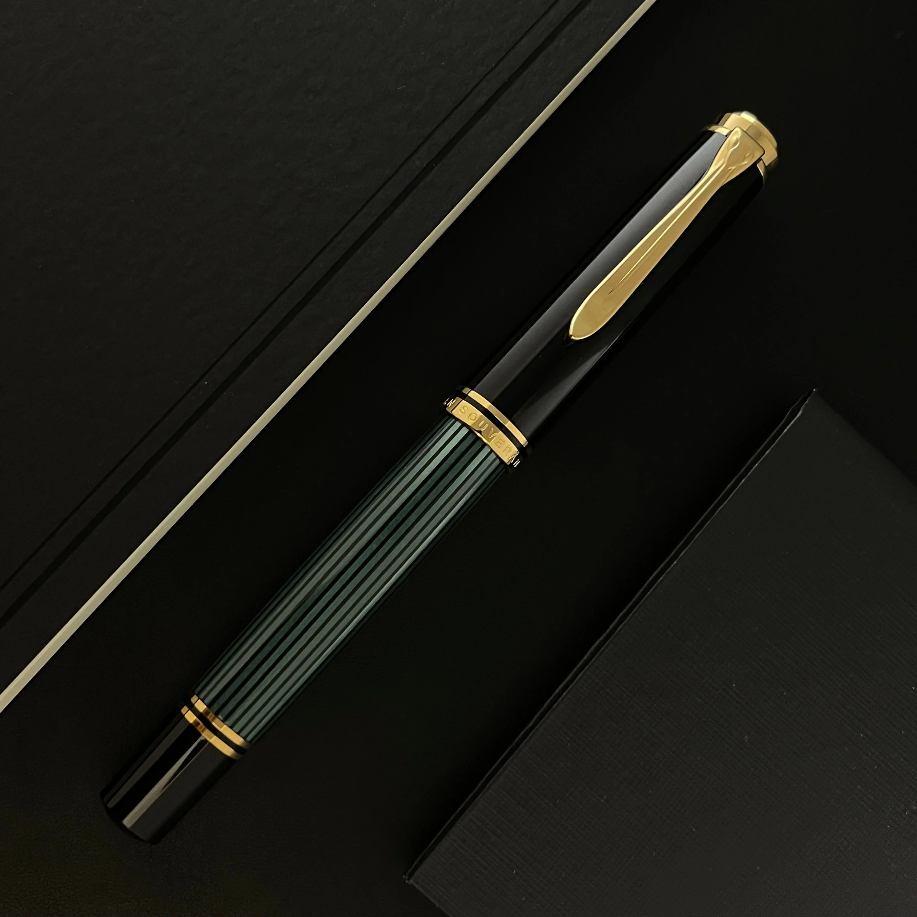 Pelikan Souveran R800 Rollerball Pen - Black-Green
