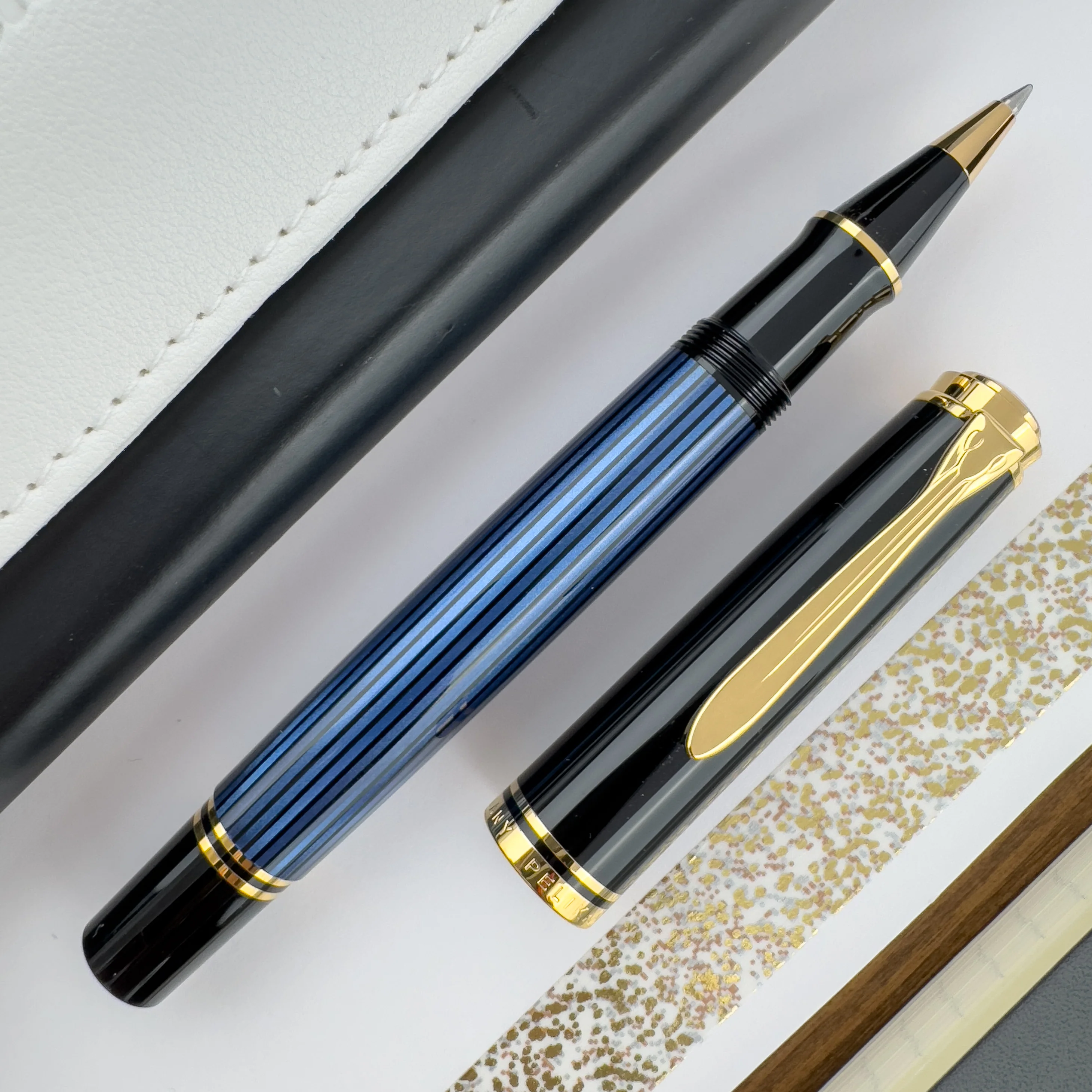Pelikan Souveran R800 Rollerball Pen - Blue - Image 2