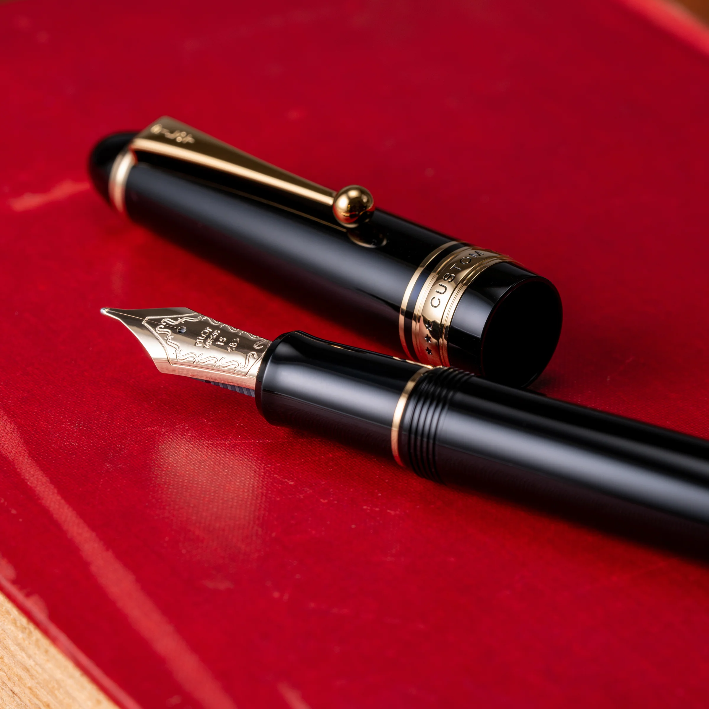 Pilot Custom 743 Fountain Pen - Black - Image 12