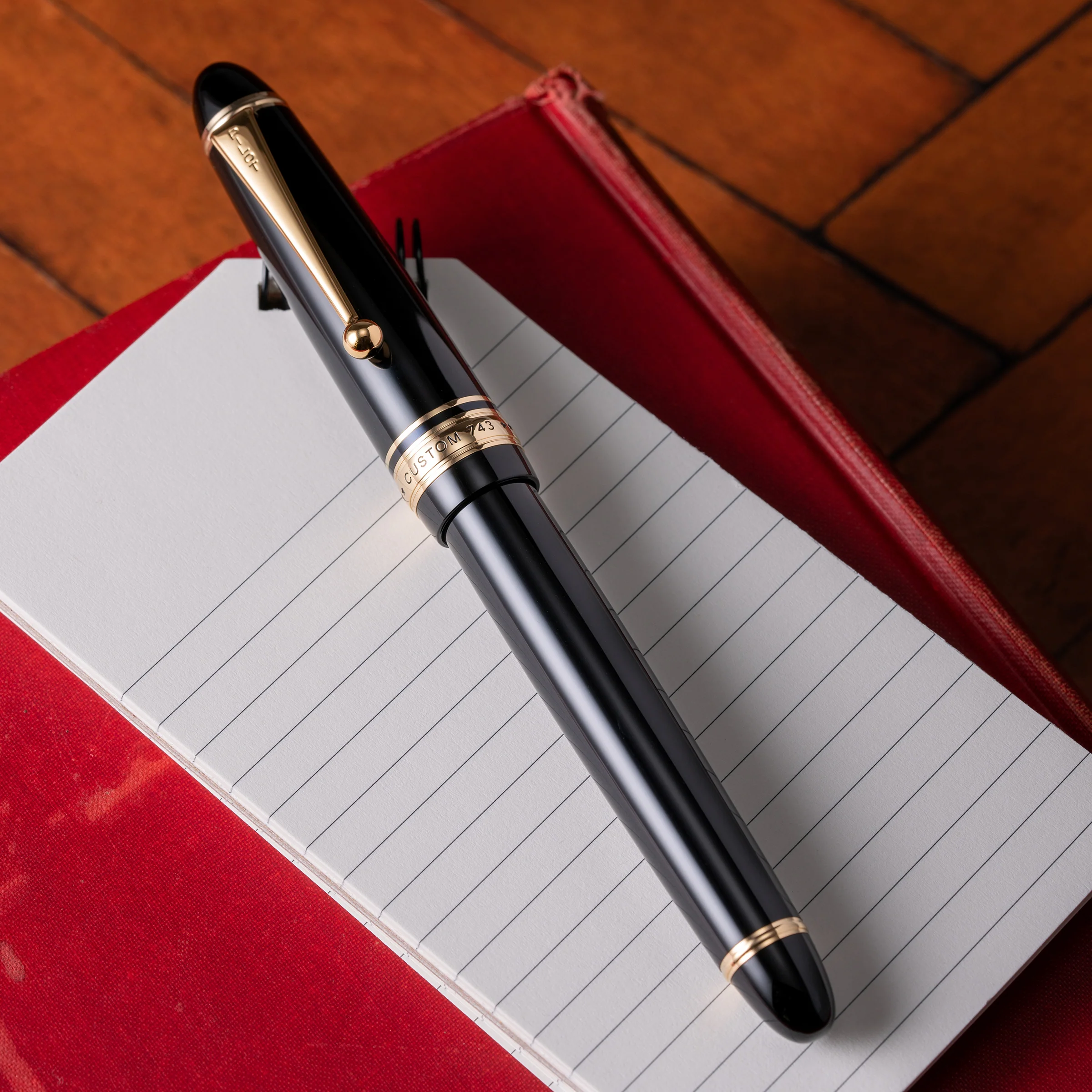 Pilot Custom 743 Fountain Pen - Black - Image 4