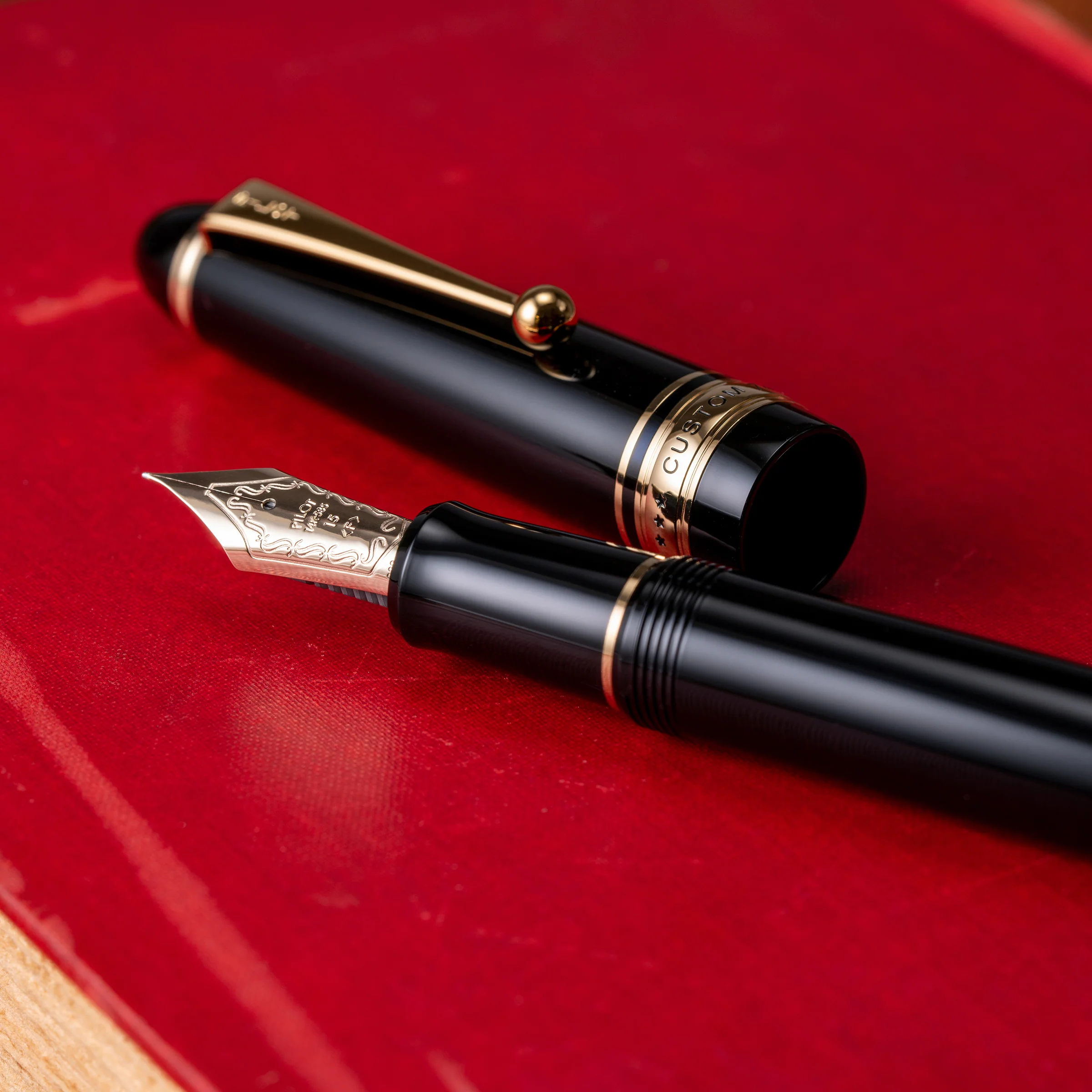 Pilot Custom 743 Fountain Pen - Black - Image 8