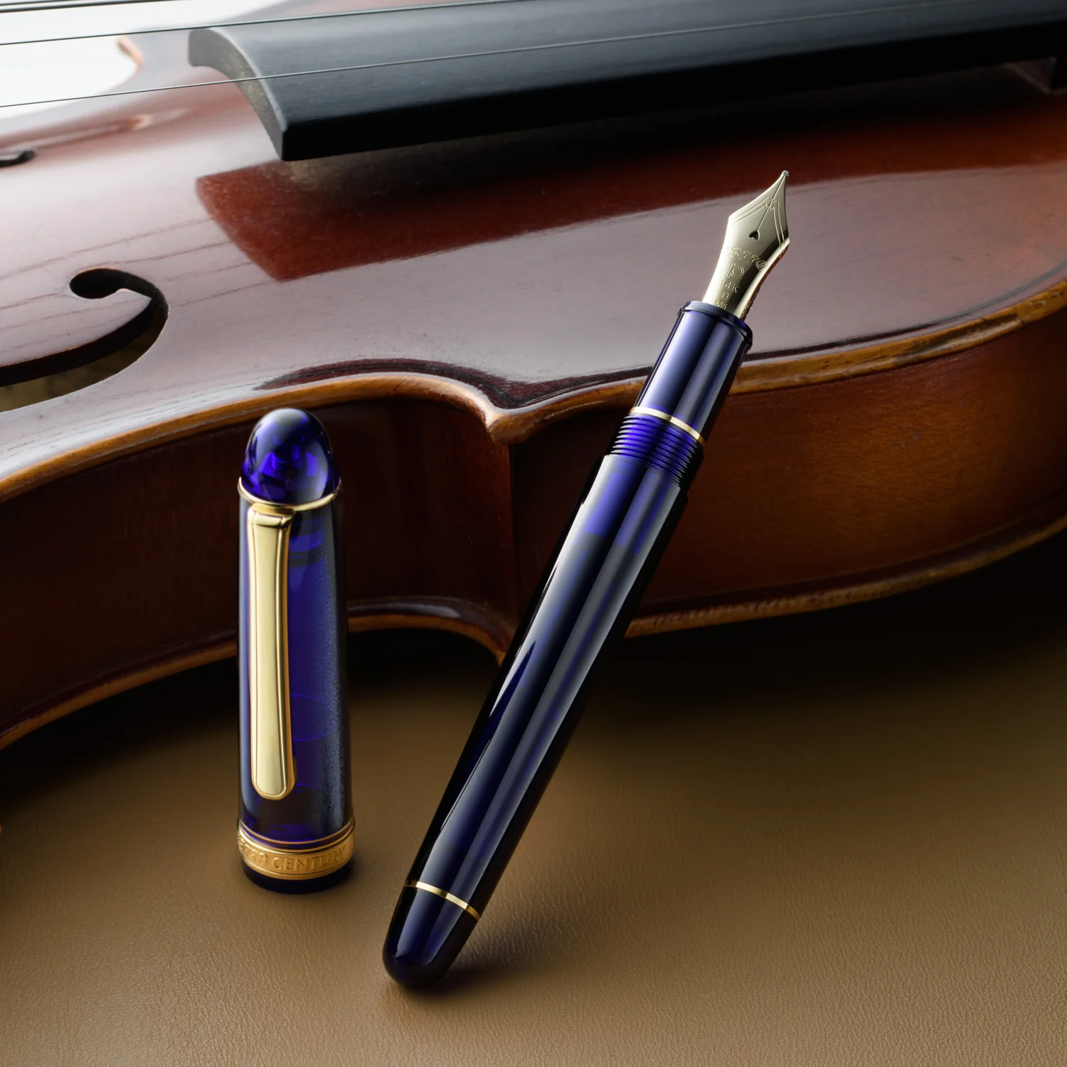 Platinum #3776 Century Fountain Pen - Chartres Blue with Gold Trim - Image 3