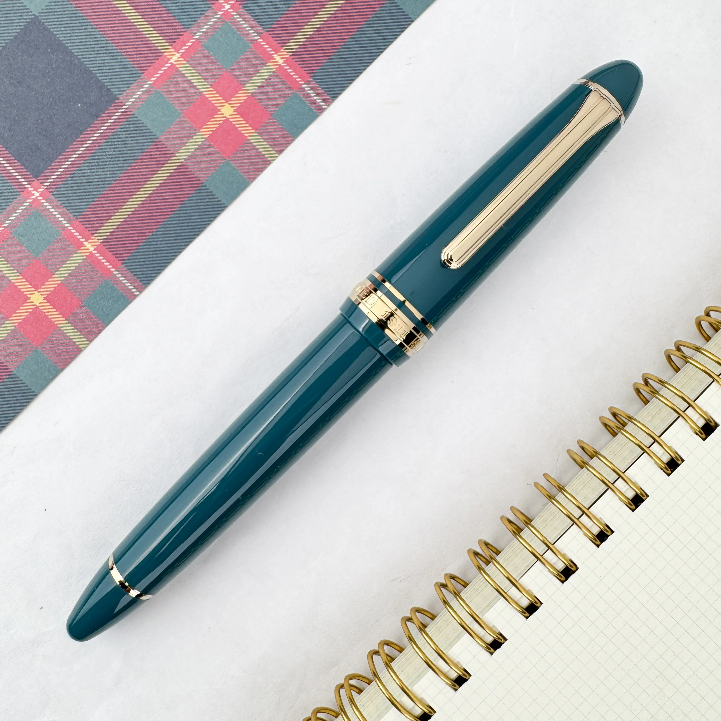 Sailor 1911L 14K Gold Trim Fountain Pen - Pearl Green - Image 2