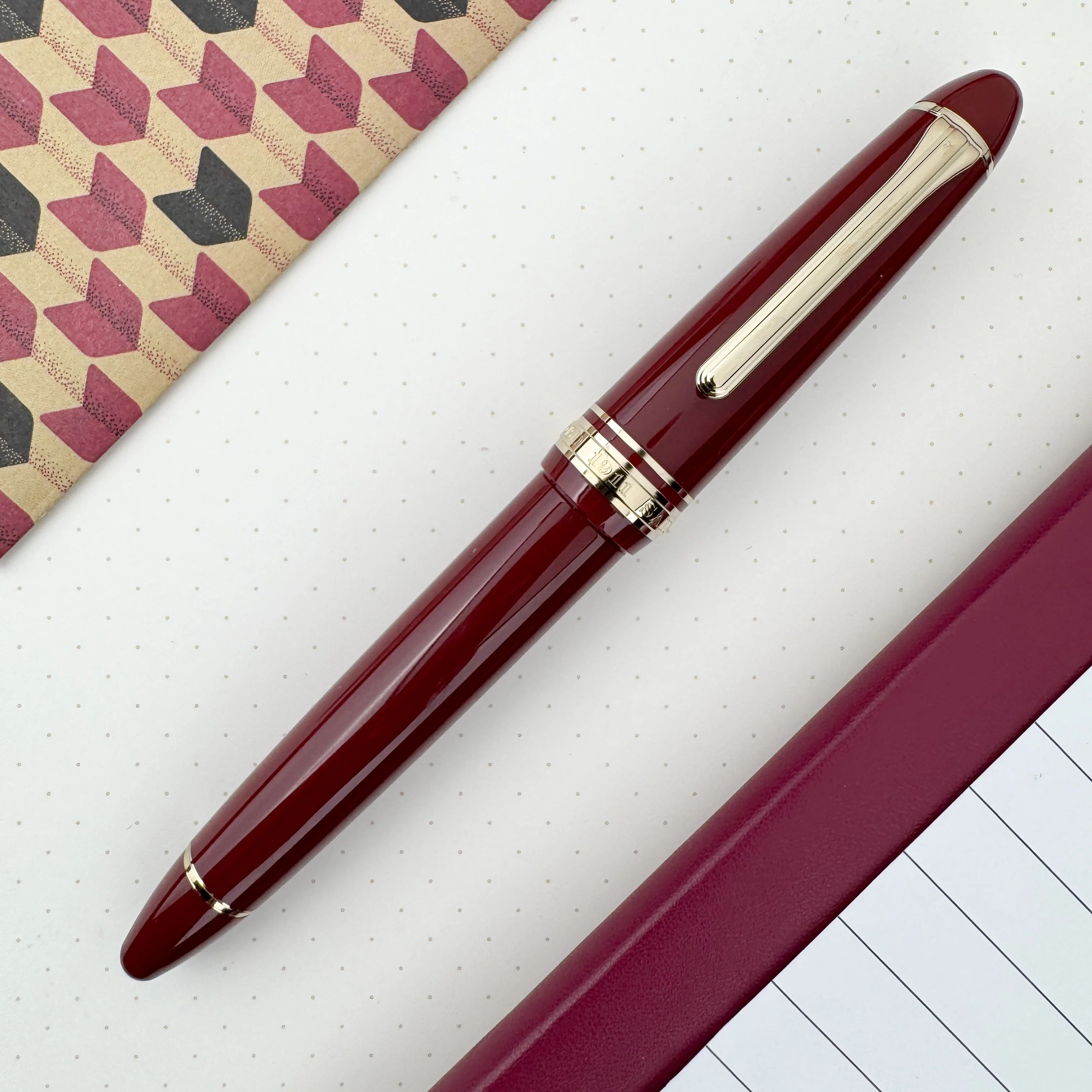 Sailor 1911L 14K Gold Trim Fountain Pen - Pearl Red - Image 2