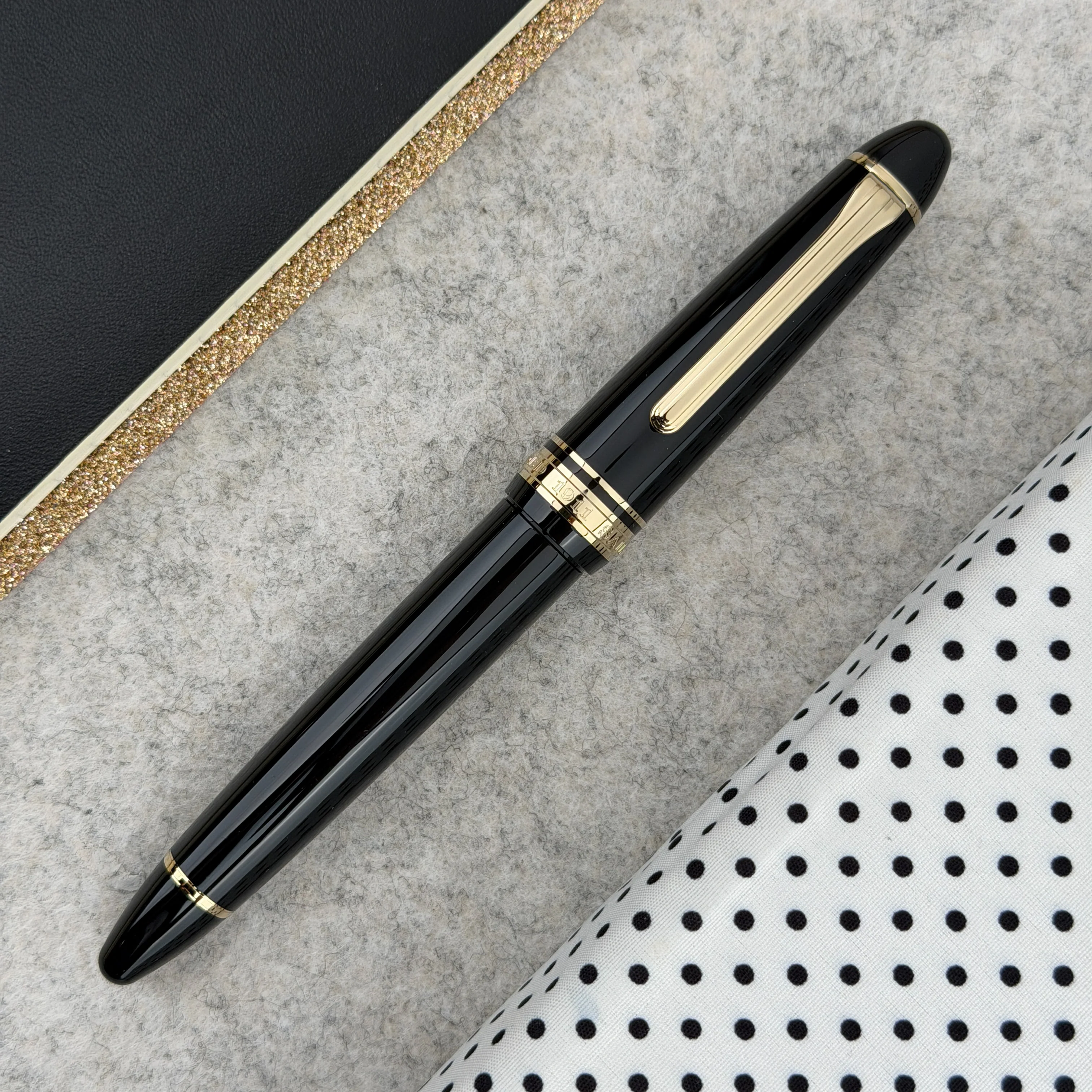 Sailor 1911 Casual L Stable Fountain Pen with Gold Trim - Muted Black - Image 2