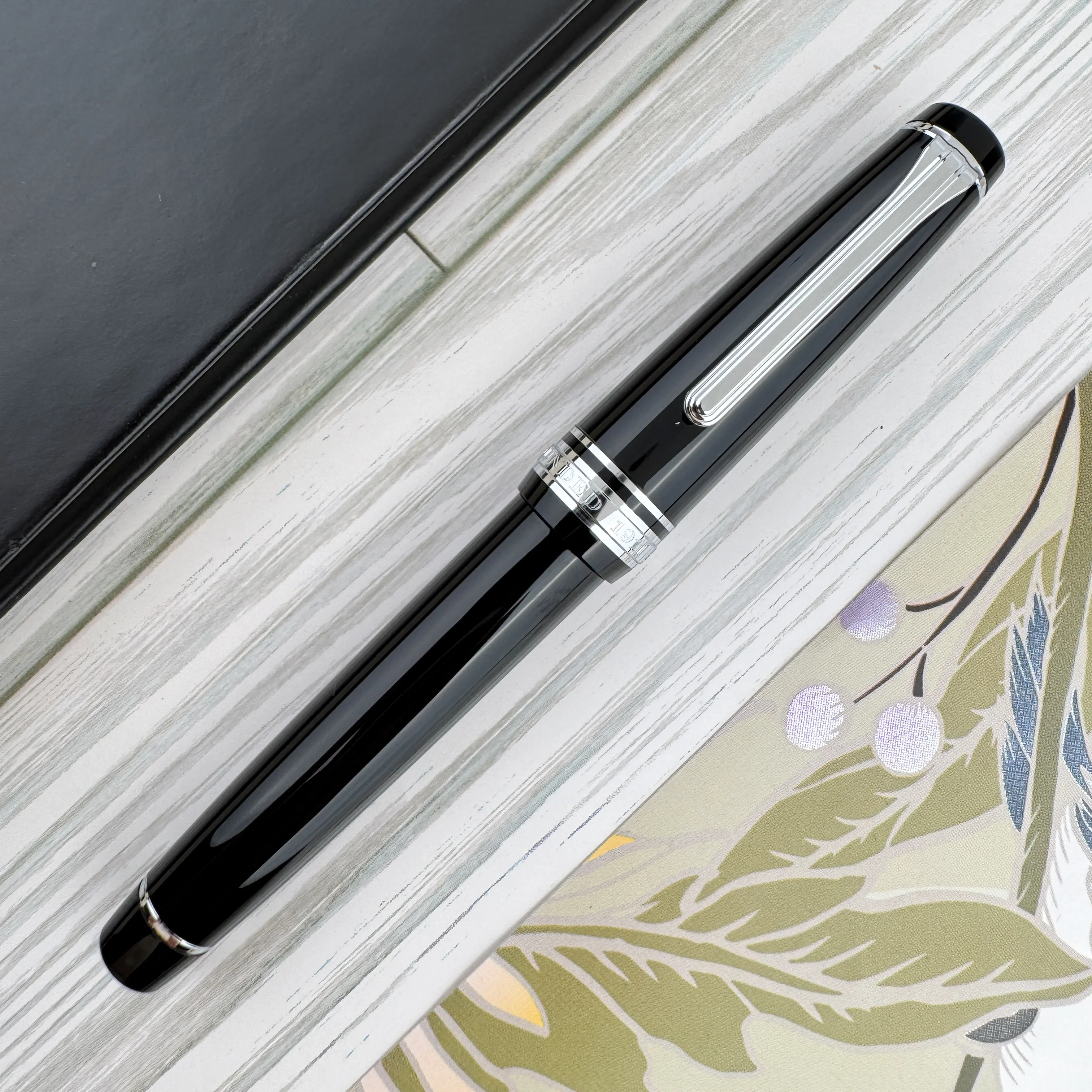 Sailor Pro Gear Fountain Pen - Ginza Silver (Limited Edition) - Image 2