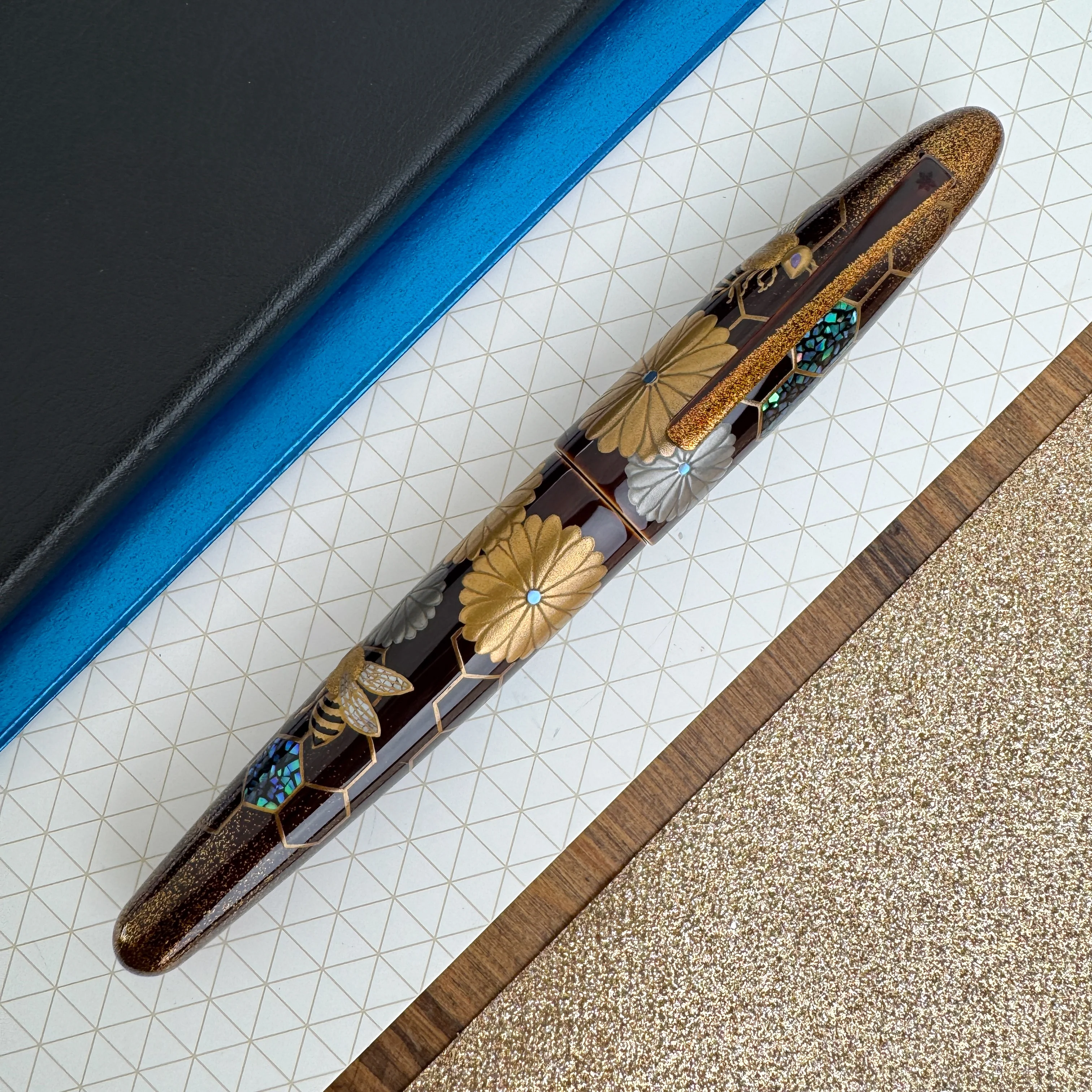 TACCIA Empress Fountain Pen - Imperial Honey Bee (Limited Edition) - Image 2