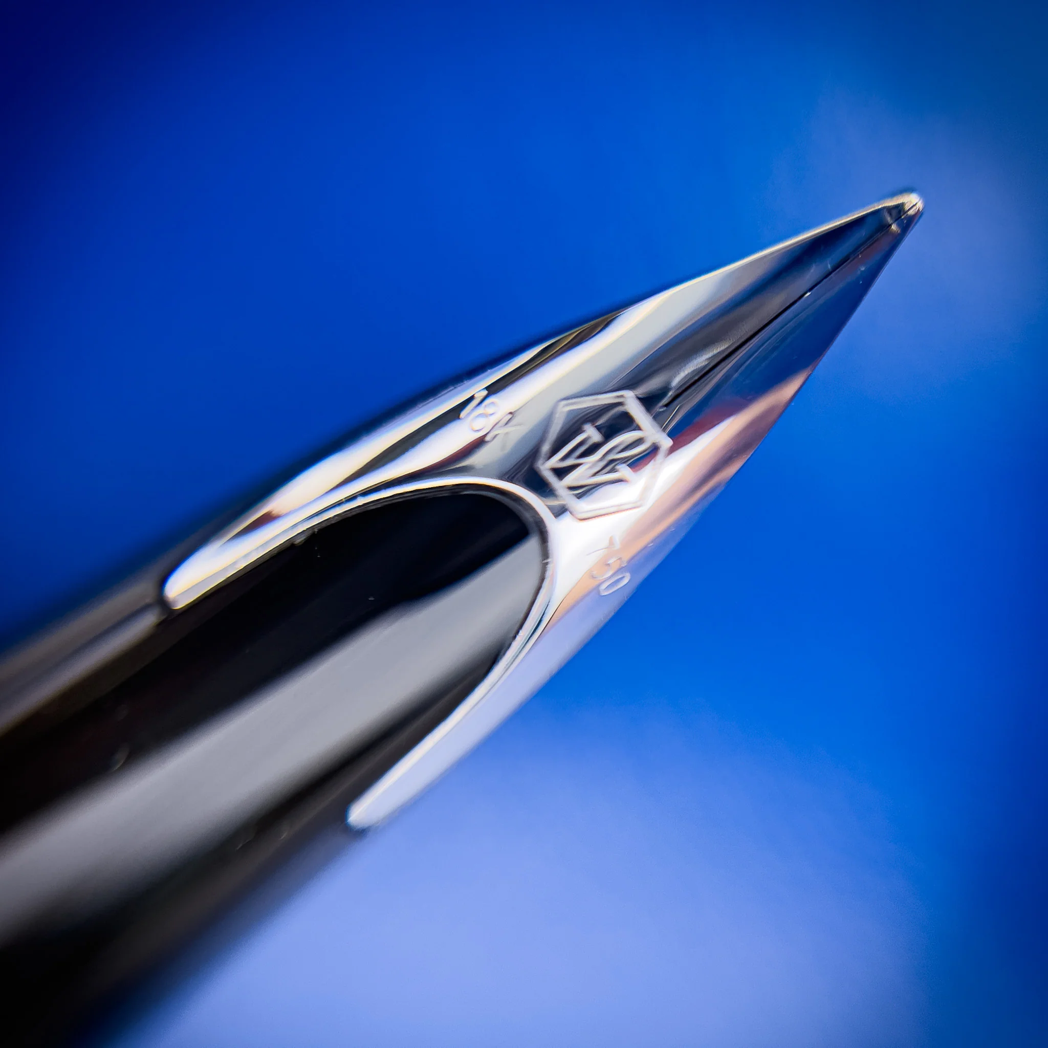 Waterman Carene Fountain Pen - L'essence du Bleu (Special Edition) - Image 3